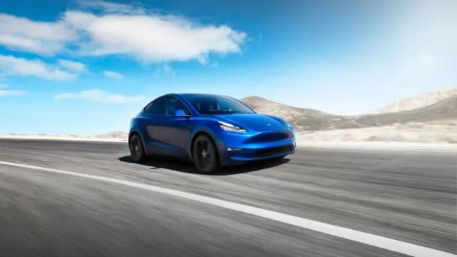 tesla model y elektrikli araba içerik