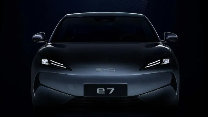 BYD Elektrikli Araç Serisine Yeni Bir Model Ekliyor: e7 Sedan Tanıtıldı