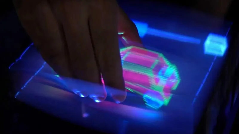 Gerçek Dokunma Deneyimiyle 3D Hologram: Bilim Kurgu Gerçek Oluyor