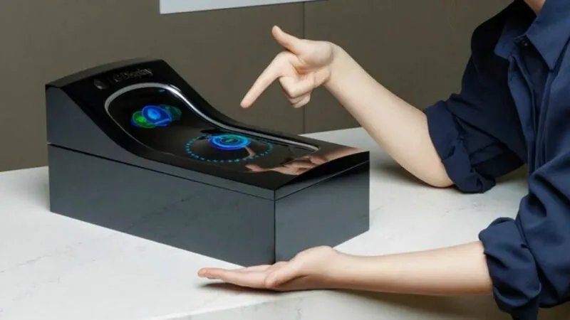 LG’den Otomobiller İçin Geleceğin Ekranı: Fiziksel Kontrollerle Hibrit Deneyim